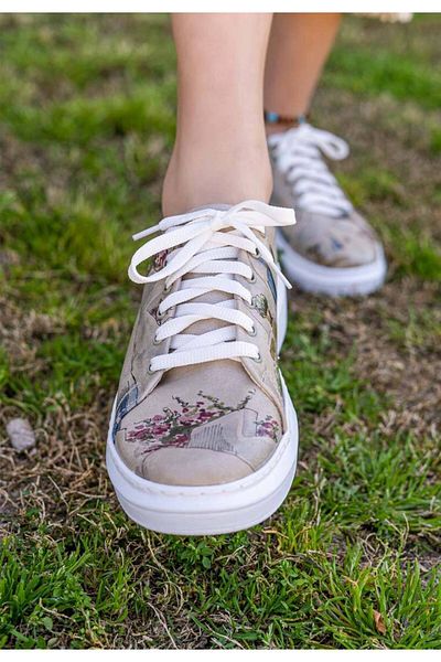 Dogo Pantofi de damă din piele vegană bej - design cu flori de hârtie