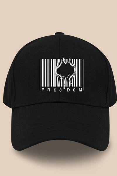 Toum Черна шапка Freedom Dust от септември