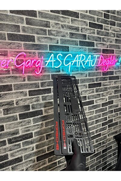 tn pro Porsche plakalık