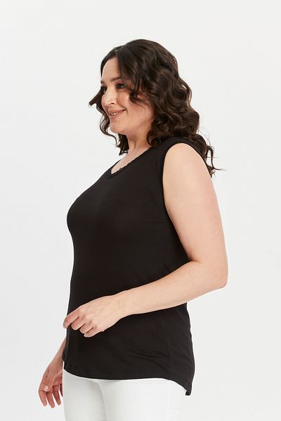 Curvy Trend Αμάνικη βασική μπλούζα από βισκόζη με λαιμόκοψη V με λεπτομέρεια από δαντέλα