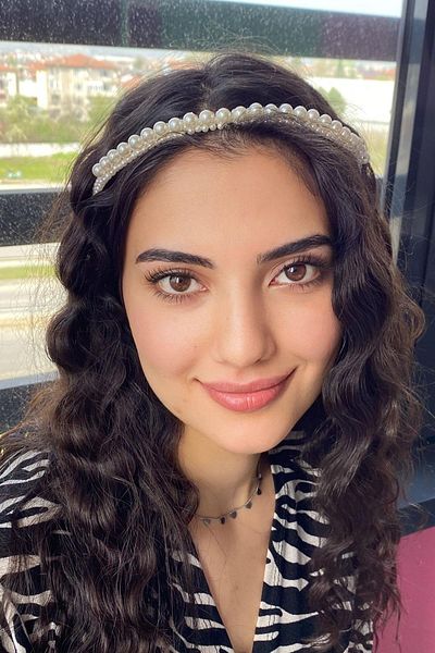 TAKIŞTIR تاج ذهبي اللون مزين باللؤلؤ