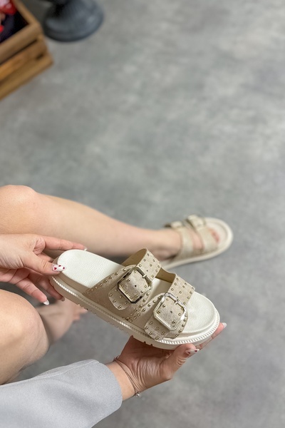 SHOEBELLAS Pedasa Bej İki Tokalı Pim Detaylı Kadın Terlik