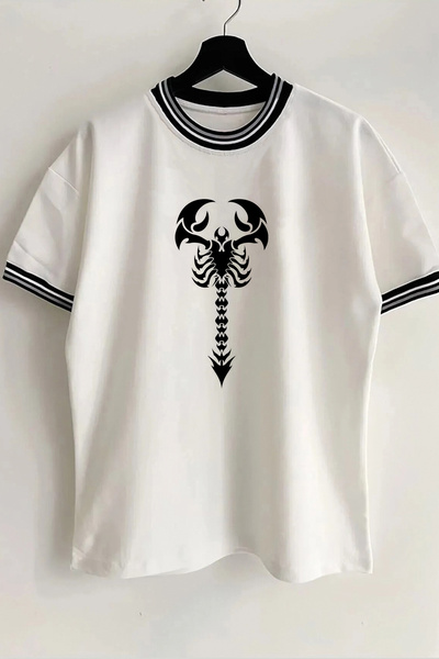 Vordevia Tricou unisex supradimensionat alb cu imprimeu Scorpion, cu guler și...