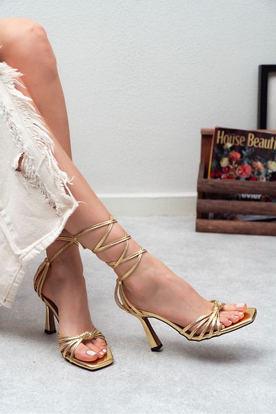 NİŞANTAŞI SHOES Lupine Metallic Gold Damen-Sandalen mit Knöchelriemen und Absatz
