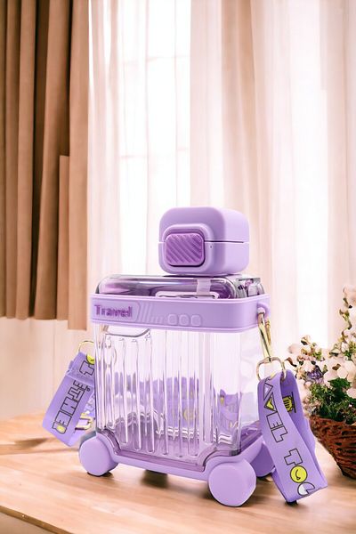 M&B WATER BOTTLE زجاجة مياه سعة 650 مل بتصميم حقيبة ملونة - زجاجة مياه للأطفال في المدرسة مع حزام للرقبة