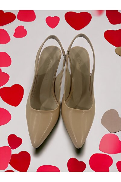 Pretty Girl Дамски обувки от лакирана кожа в цвят нюд, класически модел с отв...