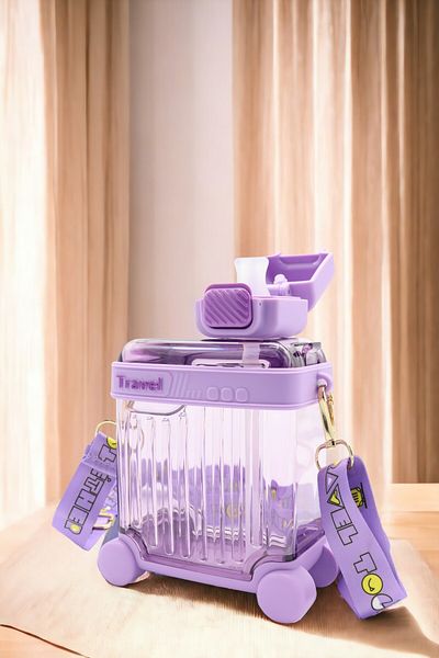 M&B WATER BOTTLE زجاجة مياه سعة 650 مل بتصميم حقيبة ملونة - زجاجة مياه للأطفال في المدرسة مع حزام للرقبة