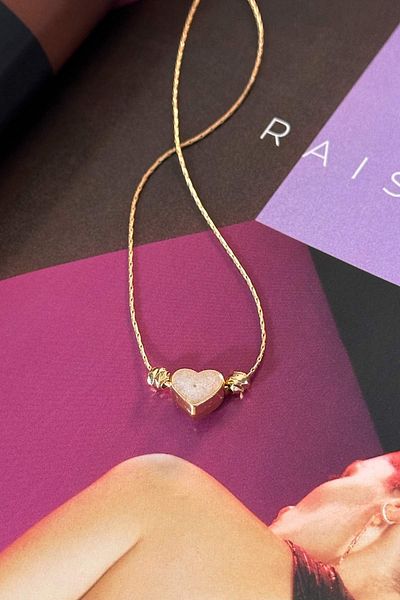 Trendy Butik مسحوق اللون نموذج القلب قلادة مفصلة Dorica