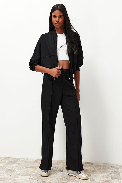 Trendyol Collection Set aus geripptem Sweatshirt und Hose mit Stehkragen in Schwarz – Reißverschluss, gestrickt TWOSS24AU00119
