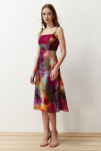 Trendyol Collection Vícebarevné květinové štěrbinové zadní lemované šaty s šifonovou podšívkou TWOSS24EL00699