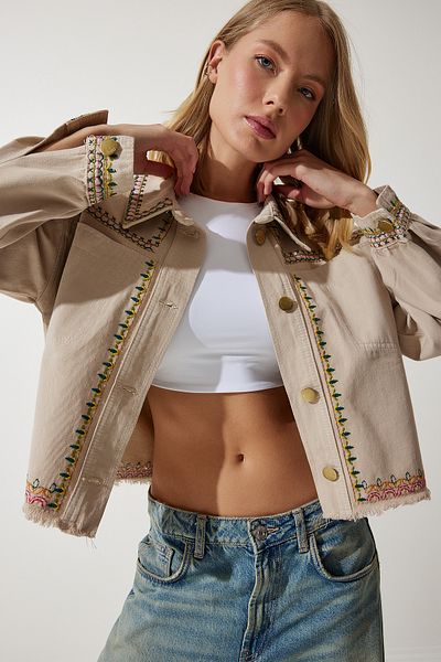 Happiness İstanbul Beige Übergroße Jeansjacke für Damen mit Stickerei und Quasten SA00018