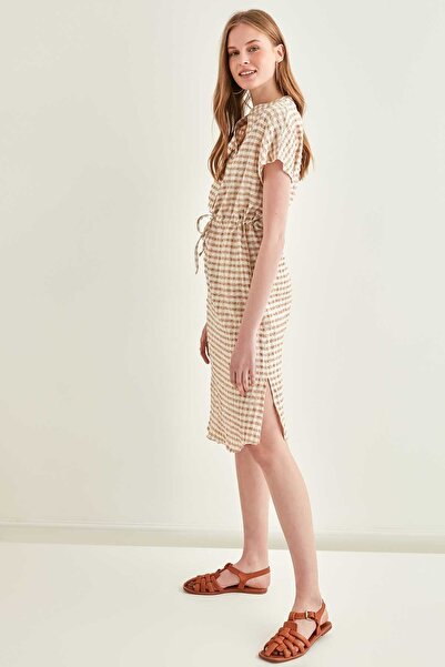 Vitrin Gingham vzorované šaty s nízkým rukávem v pase