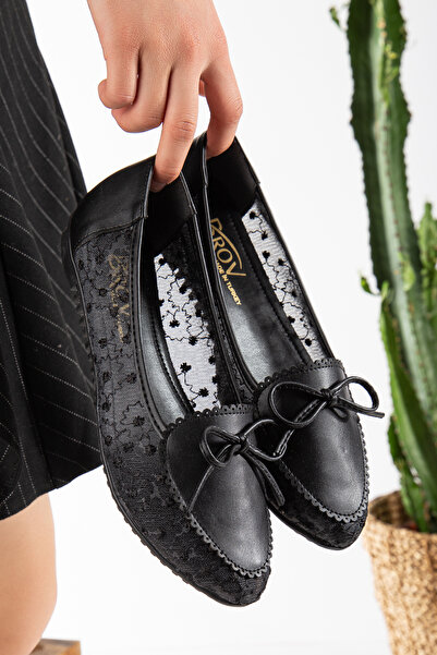 Reyonda ayakkabı حذاء باليرينا أسود للموسم الجديد مع تفاصيل شريط من التول على...