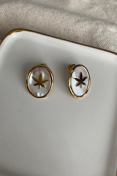 fuya design Sycamore Leaf Steel Earrings on Mother of Pearl