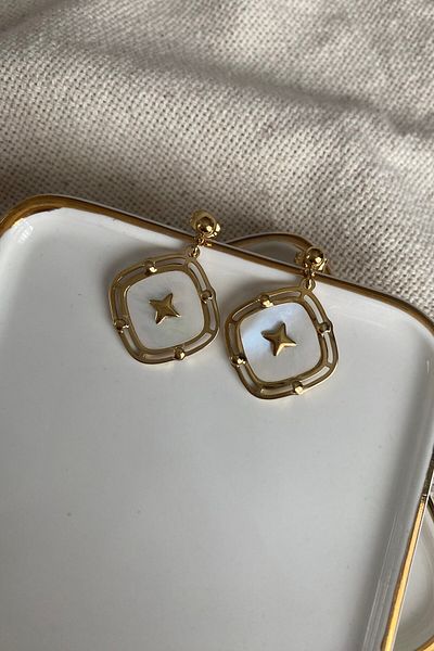 fuya design Star Steel Earrings On Square Mother of Pearl