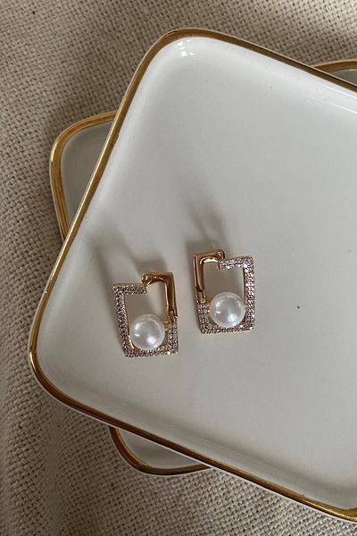 fuya design Pearl Steel Earrings Inside Rhinestone Frame