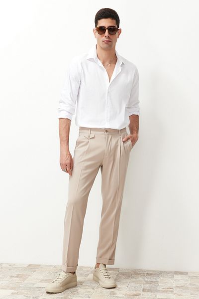 Trendyol Collection Beigefarbene, plissierte, klassische Stoffhose mit doppeltem Bein im italienischen Stil TMNSS24PL00022