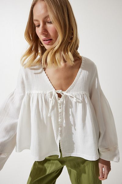 Happiness İstanbul Women's Bone Flower and Pearl Detailed Muslin Blouse RG00020