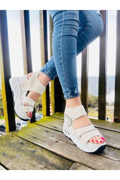 Lady صندل رياضي نسائي بكعب عريض وتفاصيل حجر أبيض وأسود