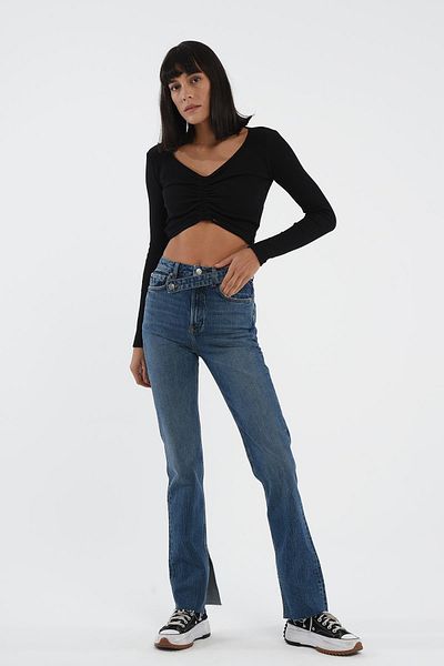 CROSS JEANS بنطلون جينز أزرق متوسط الطول بفتحة ساق مستقيمة وحزام متقاطع C 4556-007