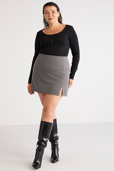 ETHIQUET Zazanabb Women's Ribbed Look Body Hugging Deep Round Neck Buttoned Black Plus Size Blouse