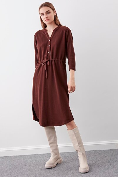 Vitrin Πλεκτό φόρεμα με κουμπιά συλλεκτική μέση