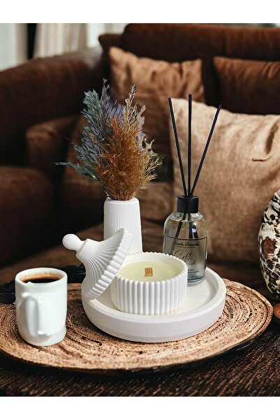 Havalı Tasarım Beyaz Renk Özel Tasarım Soft Oda Kokulu Ve Kapaklı Mum , Çizgili Vazolu , Standlı Aksesuar Seti