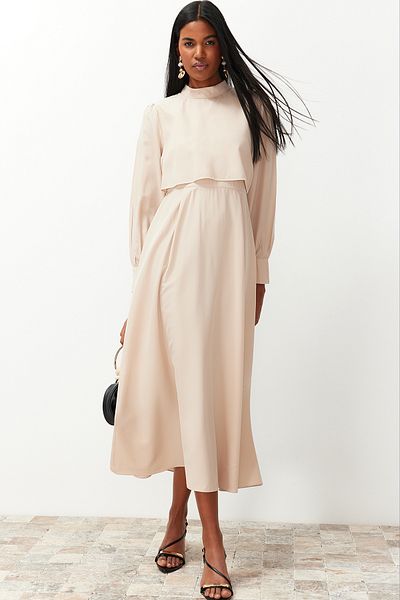 Trendyol Modest Beiges, gewebtes Kleid mit Aller Piece-Details TCTSS24EB00190