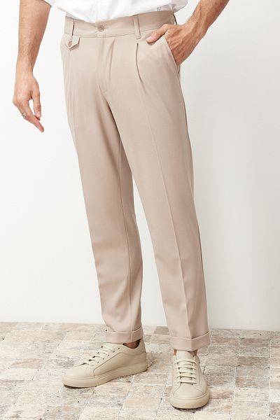 Trendyol Collection Beigefarbene, plissierte, klassische Stoffhose mit doppeltem Bein im italienischen Stil TMNSS24PL00022