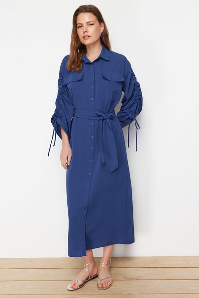 Trendyol Modest Saks Βαμβακερό πουκάμισο φόρεμα με ρυθμιζόμενα μανίκια και ζώνη - TCTSS23EB00365