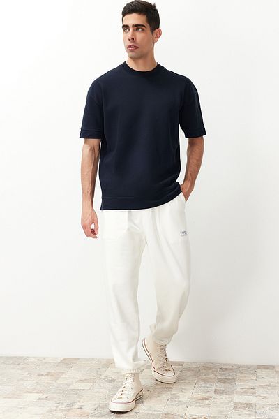 Trendyol Collection Ecru Regular Fit - Jogginghose mit Label-Applikation und Nähten TMNSS23EA00010