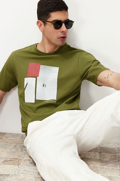 Trendyol Collection Khaki potištěné 100% bavlněné tričko – Regular Fit TMNSS21TS1079