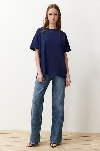 Trendyol Collection Námořnická modrá 100% bavlna Boyfriend / Wide Fit Crew Neck Tričko TWOSS20TS0134