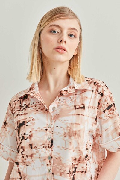 Vitrin Изрязана риза с копчета отпред и кант