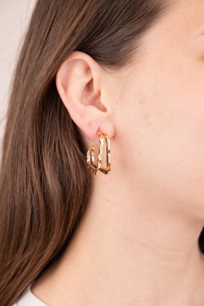 Sacha Accessories أقراط نصف دائرية ذهبية مربعة الشكل