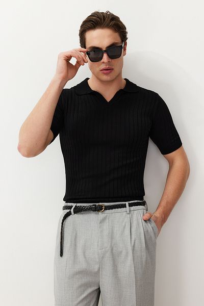 Trendyol Collection Μαύρο μπλουζάκι πλεκτό με γιακά πόλο - TMNSS24TS00256
