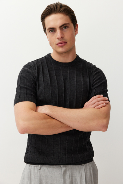 Trendyol Collection T-shirt Crew Neck Slim-Slim Fit Anthracite Knitwear - TMNSS24TS00250