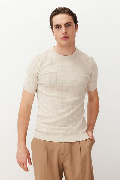 Trendyol Collection Μπεζ πλεκτό μπλουζάκι με λαιμόκοψη με λεπτή εφαρμογή - TMNSS24TS00250