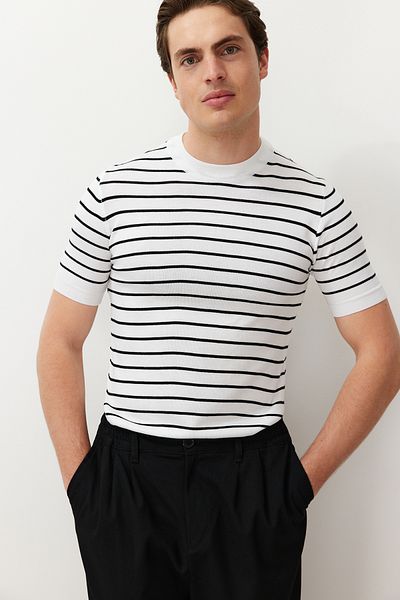 Trendyol Collection Μπλουζάκι με ριγέ λευκό πλεκτό λαιμόκοψη - Βαμβακερή λεπτή εφαρμογή TMNSS24TS00254