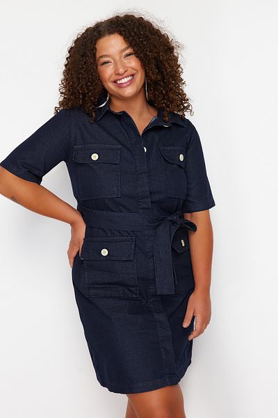 Trendyol Curve Dunkelblaues Mini-Jeanshemdkleid mit Gürteldetail TBBSS24AH00124