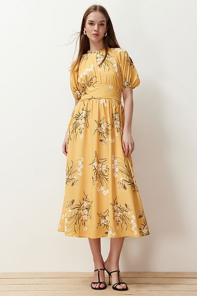 Trendyol Modest Długa sukienka w kwiaty w kolorze musztardowym z balonikami TCTSS24EB00008