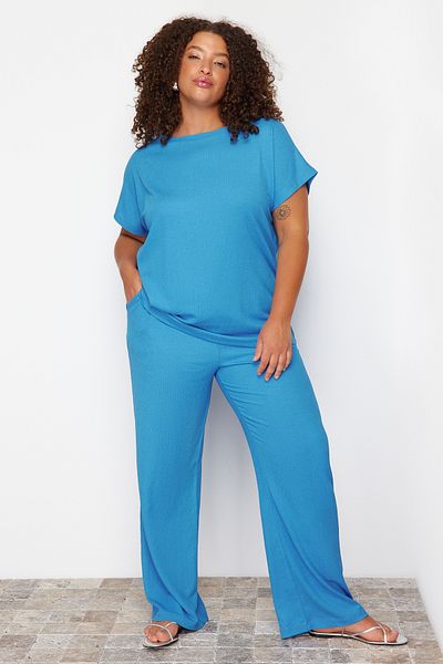 Trendyol Curve Saks Seasonal T-Shirt- und Hosen-Set – Rundhalsausschnitt, Rundhalsausschnitt TBBSS24CP00003