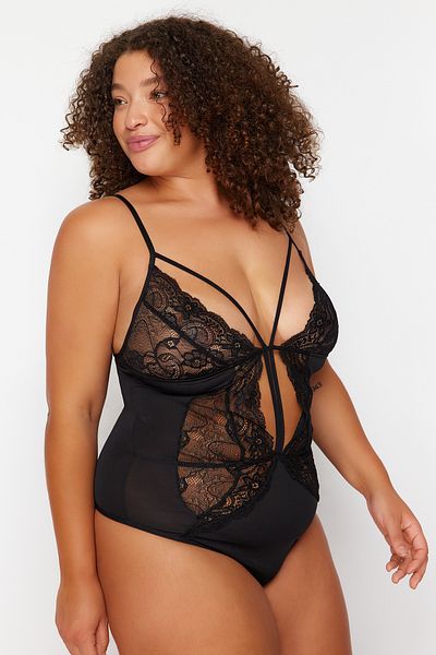 Trendyol Curve Schwarzer Spitzen-Body mit Details TBBSS23CS00000