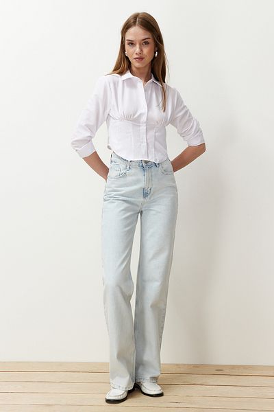 Trendyol Collection Eisblaue Jeans mit hoher Taille und weitem Bein TWOSS23JE00068