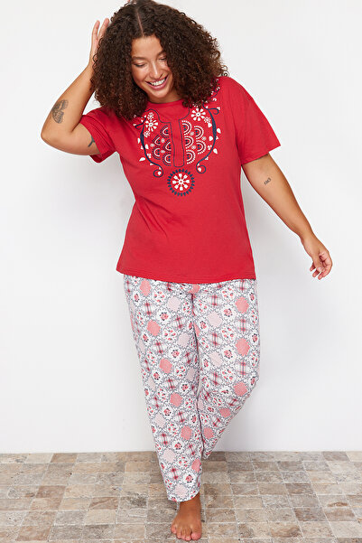 Trendyol Curve Red Geometric Patterned Knitted Pajamas Set TBBSS24AI00093
