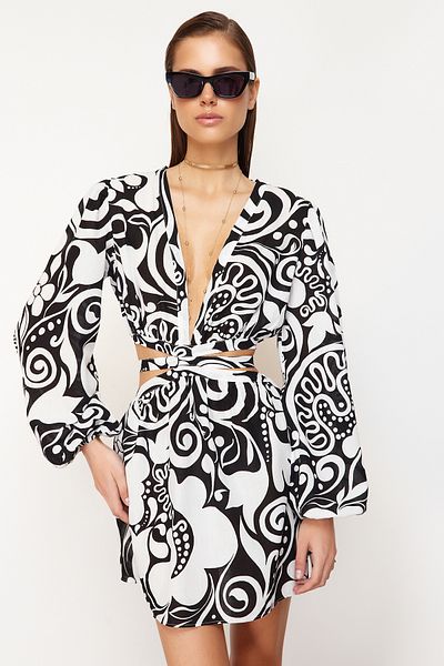 Trendyol Collection Пляжна сукня з квітковим візерунком з міні-тканого полотна з вирізом-вікном TBESS23EL00140