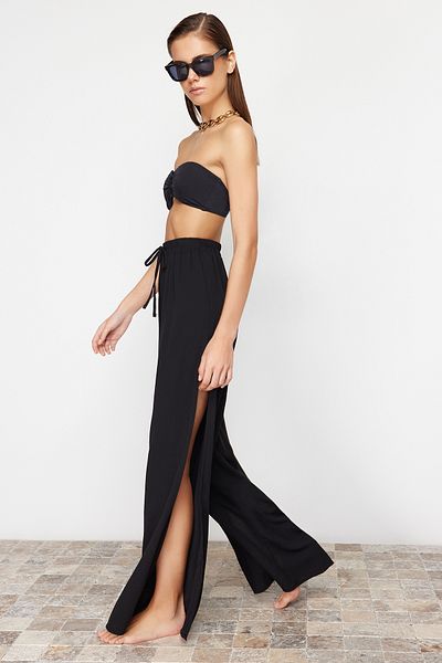 Trendyol Collection Schwarze gewebte Schlitzhose TBESS24PL00013