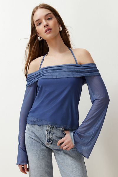 Trendyol Collection Indigoblaue Strickbluse mit ausgestellten Ärmeln und Bindedetail TWOSS24BZ00046