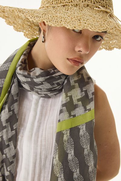 FENZA SCARF شال رمادي مخطط من القطن ميستي