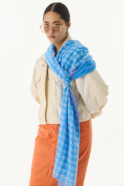 FENZA SCARF Şal din bumbac albastru bebeluş - model Yoko Crowfoot